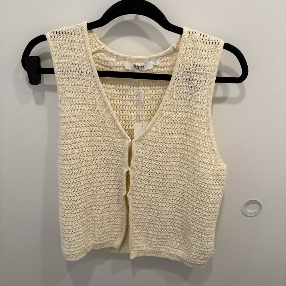 NWT ASTR Cream Knit Sweater Vest, size: L
